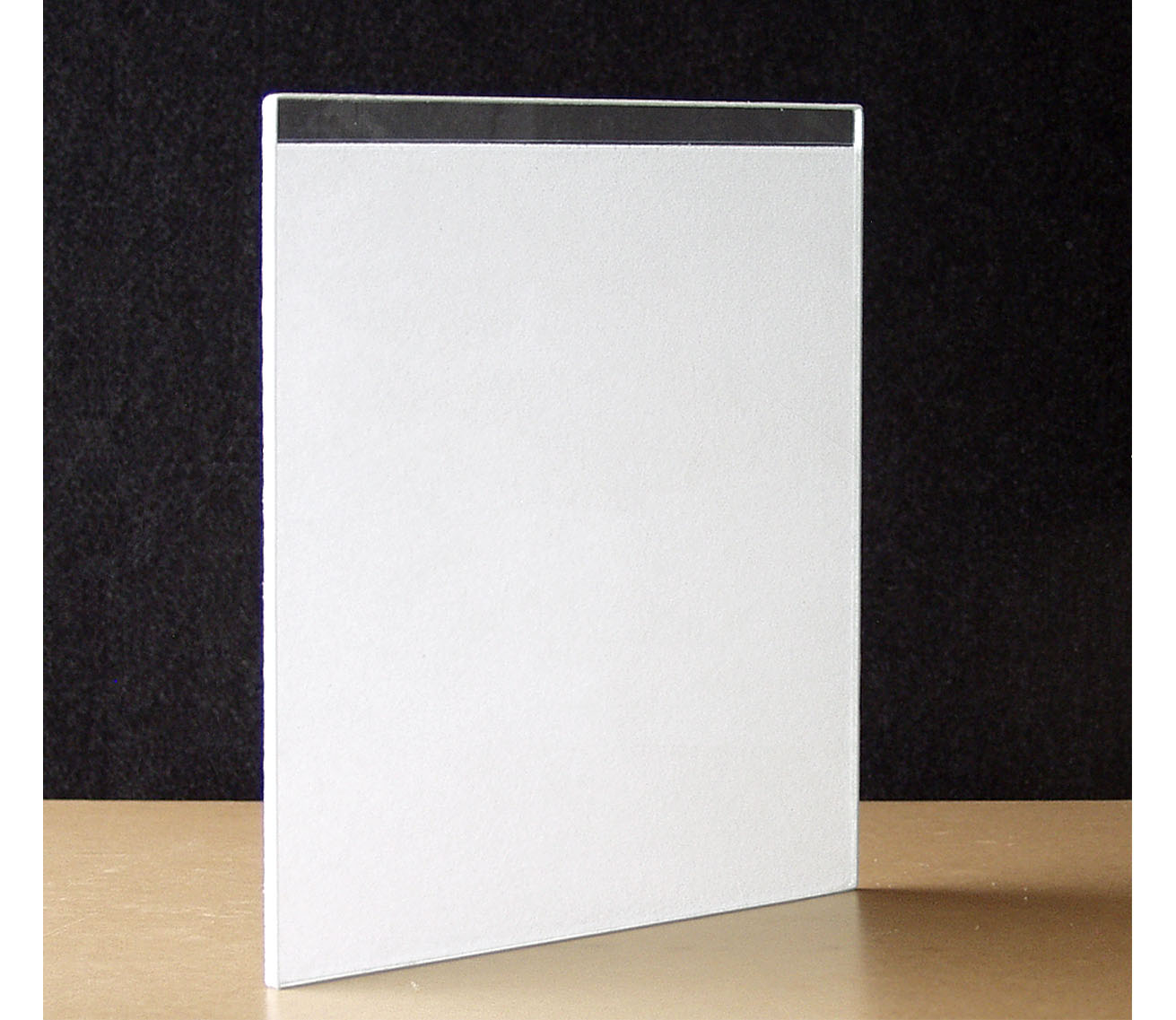 ���̖h���ށF�\���b�h�K���X�̖h�����\�́A29dB [�ʖ��x�F12kg/�u]�B�d�ቹ���獂���܂ő��̖h���������コ���܂��B�T�~�����̑��K���X�ɓ\�����ꍇ�A10�~�����̖h�����킹�K���X�Ɠ����ȏ�̖h�����\�ɂȂ�܂��B