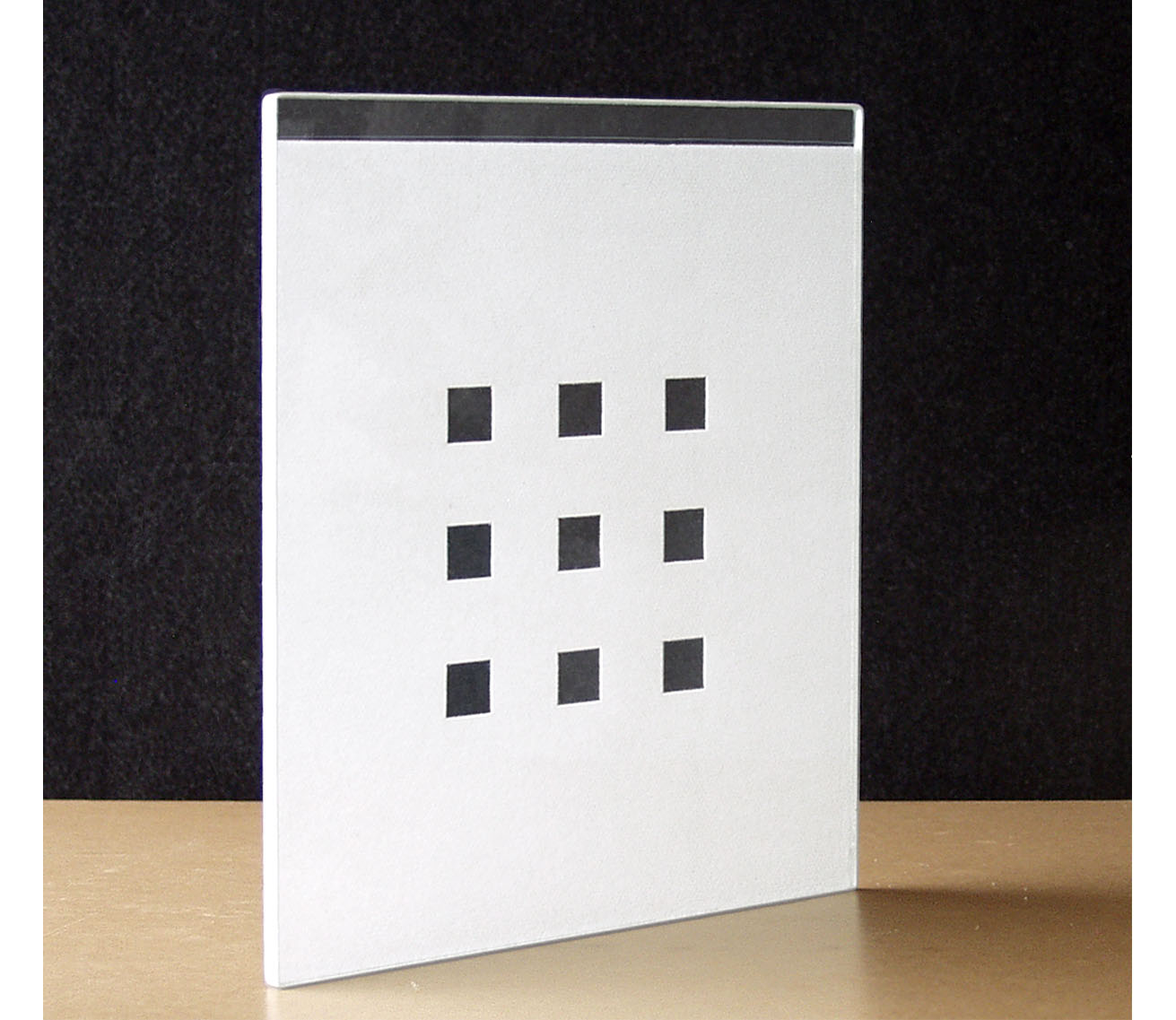 ���̖h���ށF�\���b�h�K���X�̖h�����\�́A29dB [�ʖ��x�F12kg/�u]�B�d�ቹ���獂���܂ő��̖h���������コ���܂��B�T�~�����̑��K���X�ɓ\�����ꍇ�A10�~�����̖h�����킹�K���X�Ɠ����ȏ�̖h�����\�ɂȂ�܂��B